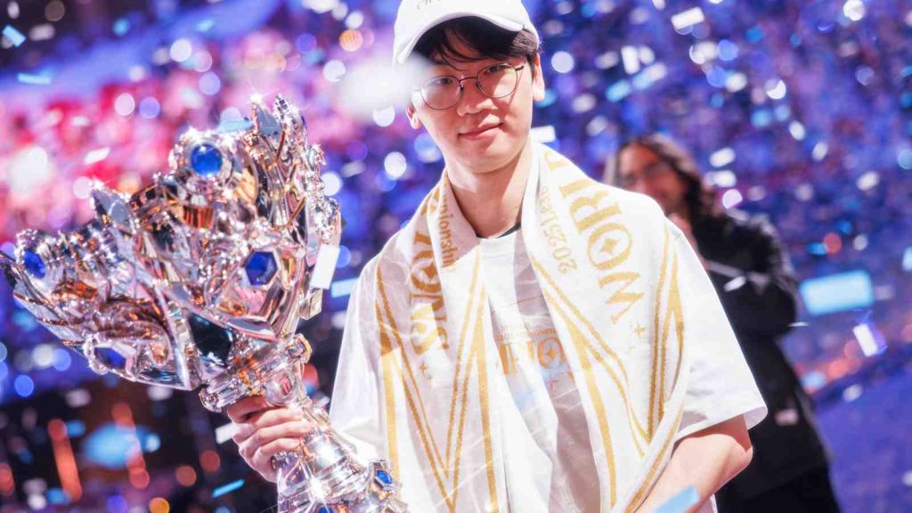 Doran of T1 lifts the trophy after being crowned champions at League of Legends Worlds 2025 Finals on November 08, 2025 in Chengdu, China. (Photo by Yicun Liu/Riot Games)
