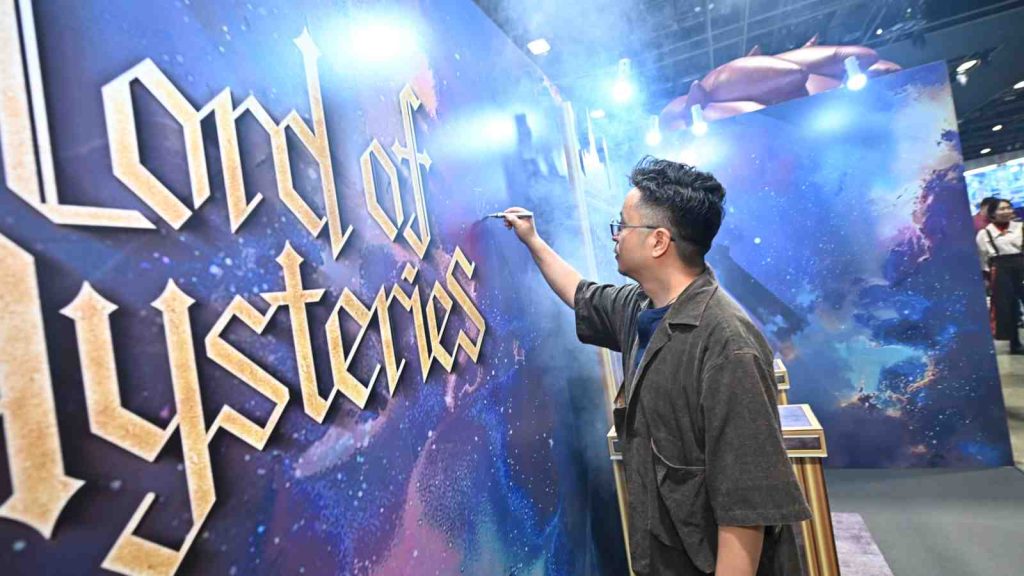 Lord of Mysteries Screenwriter Liu Xing signing the Crunchyroll AFA SG 2025 booth