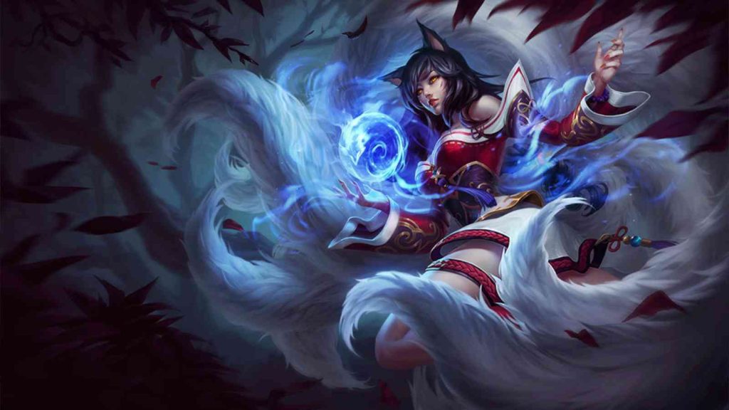 League of Legends champion Ahri base splashart